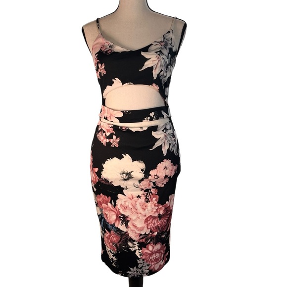 WOW STATEMENT DRESS! Floral print Waist Cut Out Dress size medium - Picture 1 of 3